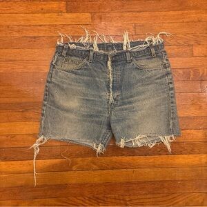 Men’s Levi’s Distressed Denim Shorts Orange tab measurements shown